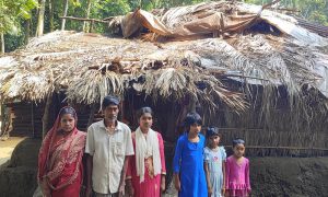 ভান্ডারিয়ায় মানসিক প্রতিবন্ধী পরিবারের মানবেতর জীবনযাপন